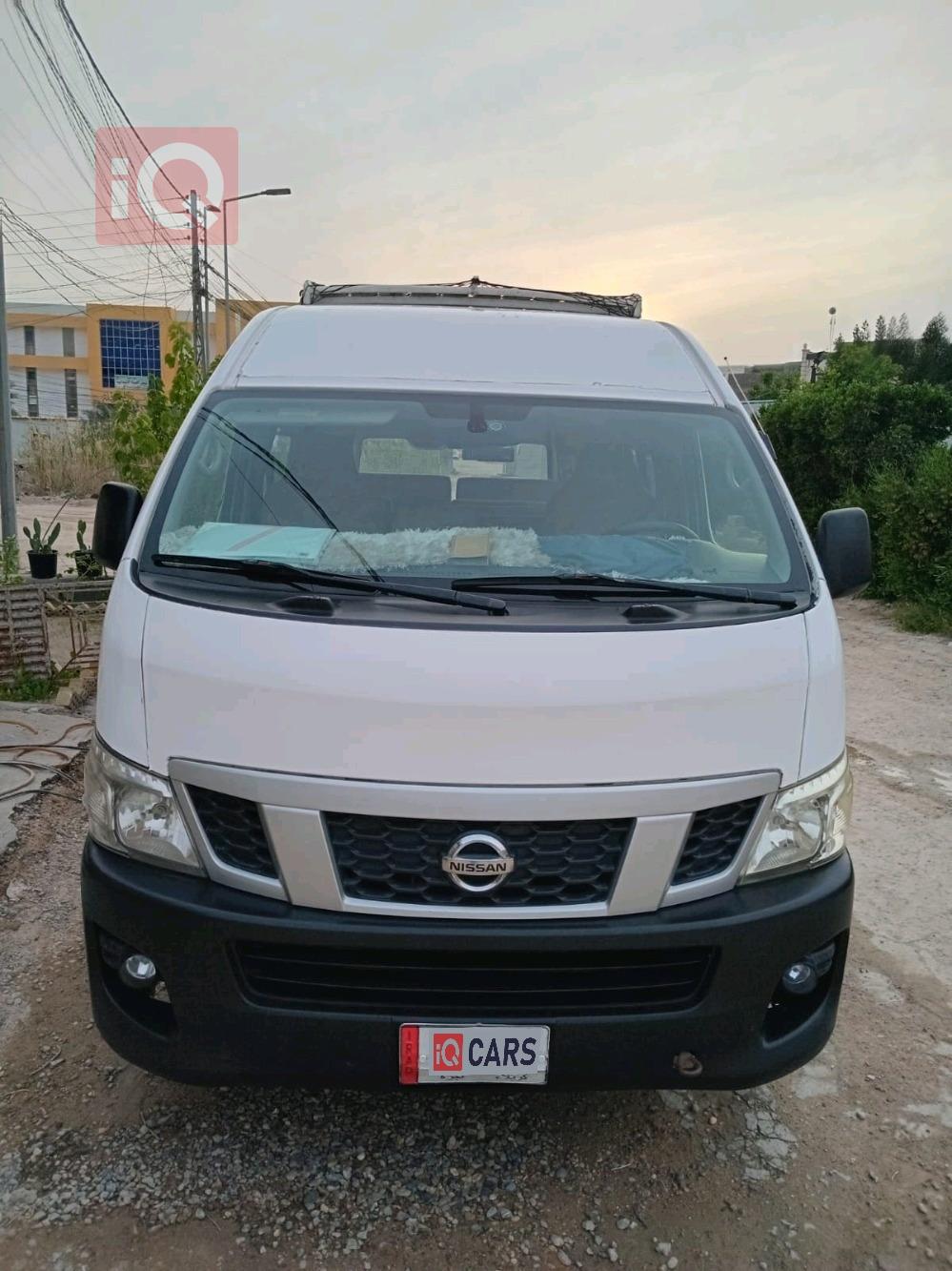 نيسان اورفان